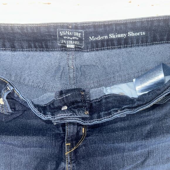 Levi’s Signature Modern Skinny Shorts Women’s Denim Bermuda Dark Wash Size 18 - Picture 5 of 10